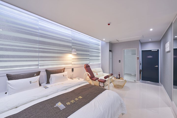 Room 3 of 61