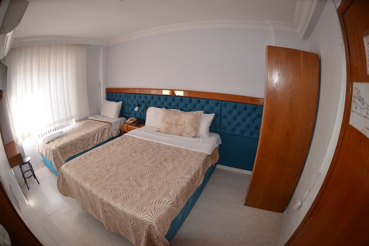 Room 8 of 19