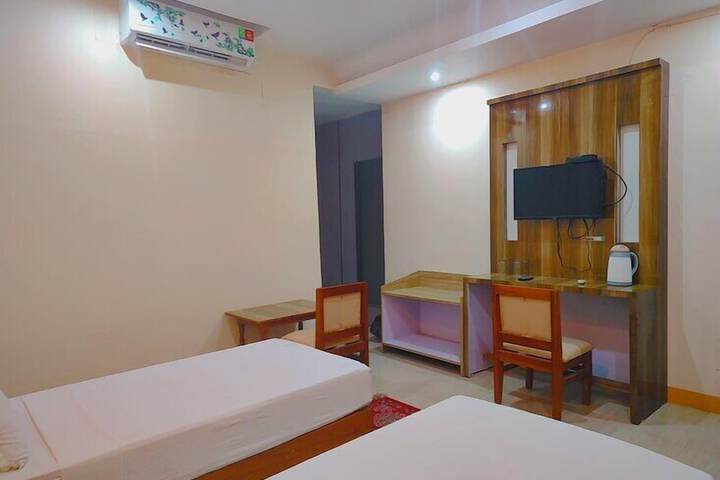 Room 4 of 7