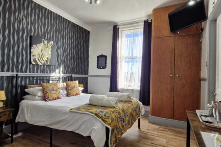 Room 106 of 263