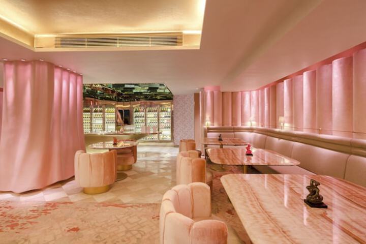 Lounge 157 of 220