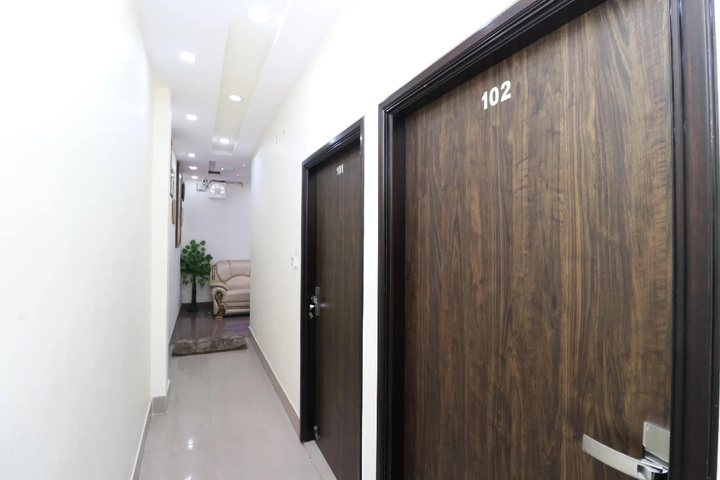 Room 10 of 13