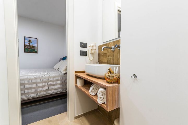 Room 10 of 24