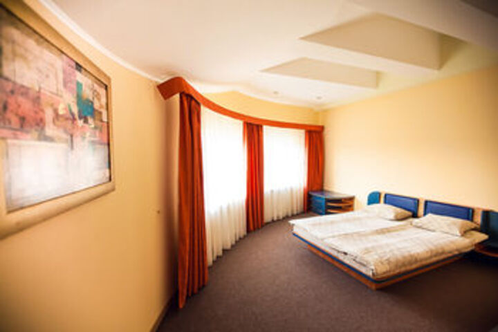 Room 21 of 28