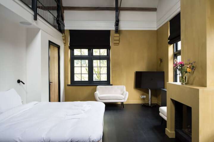 Room 9 of 36