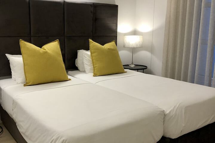 Room 15 of 118