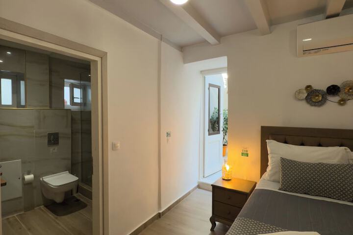 Room 74 of 148