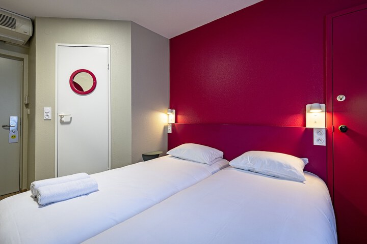 Room 13 of 29