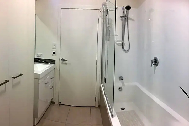 Room 4 of 6