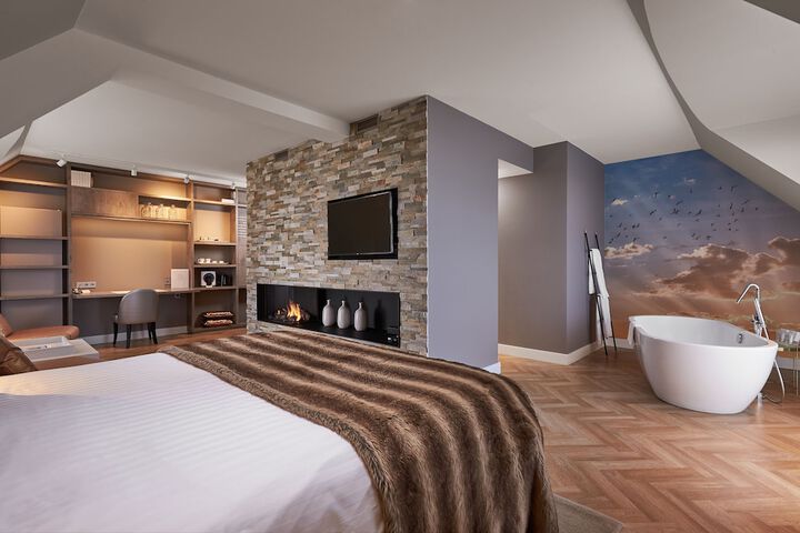 Room 10 of 74