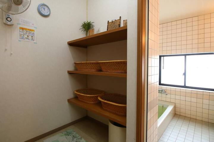 Room 9 of 19