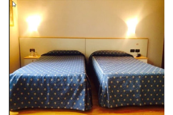 Room 10 of 37
