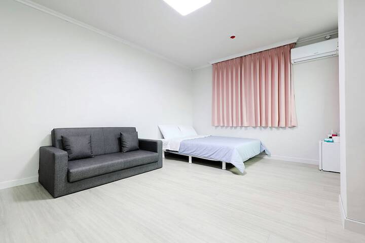 Room 9 of 20
