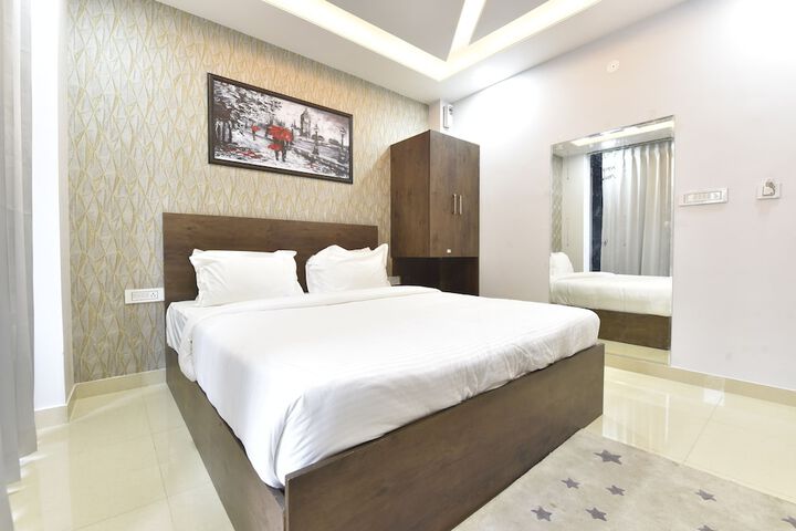 Room 7 of 16