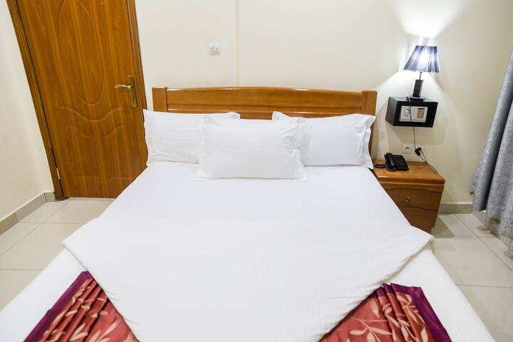 Room 44 of 128