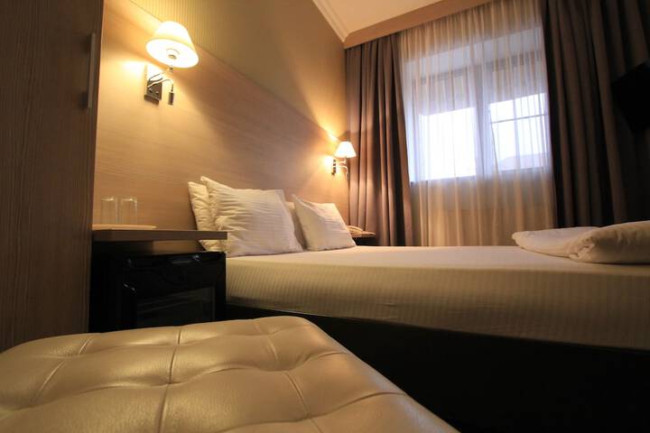 Room 9 of 42