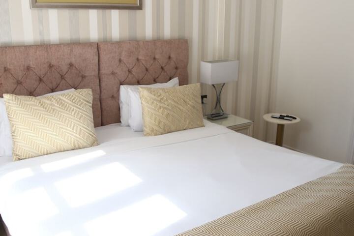 Room 28 of 65
