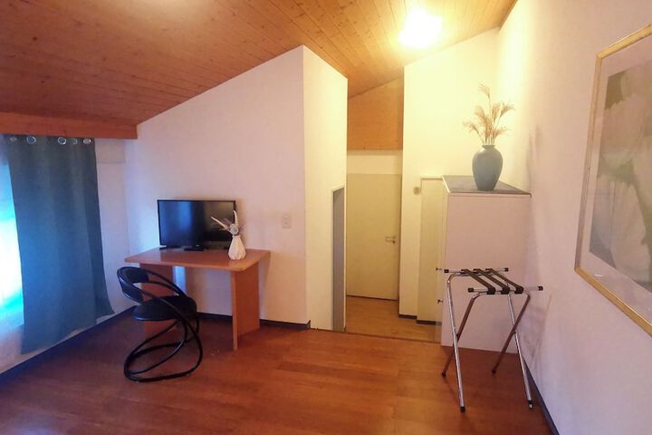 Room 8 of 29