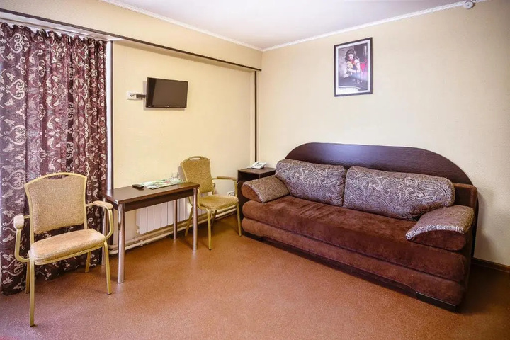 Room 5 of 13