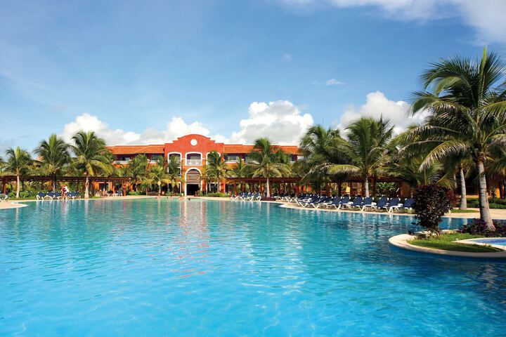 Hotel with Pool