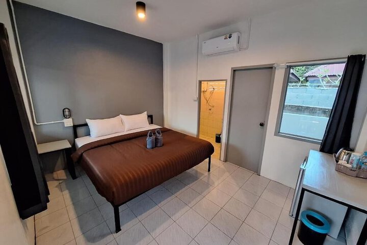 Room 17 of 38