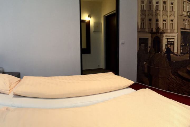 Room 32 of 60