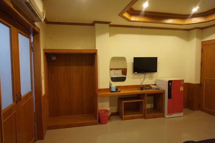 Room 13 of 23