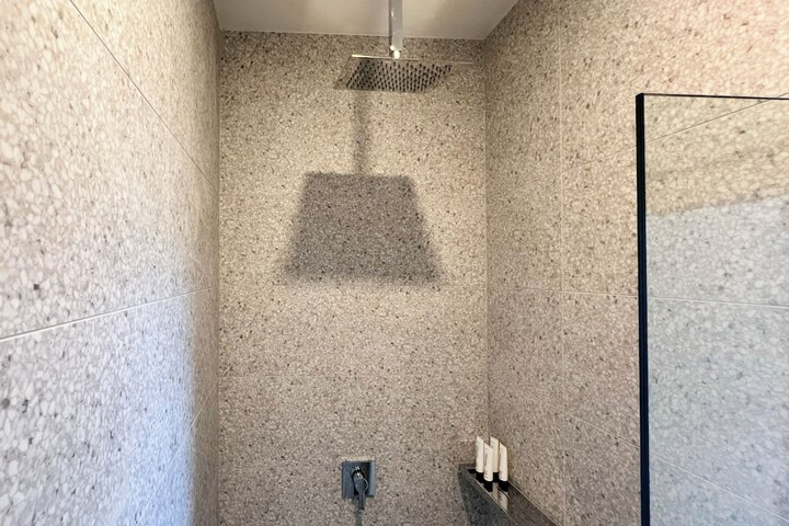 Room 13 of 25