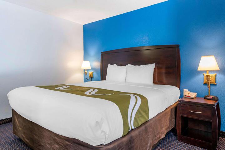 1 King Bed (12 of 24)
