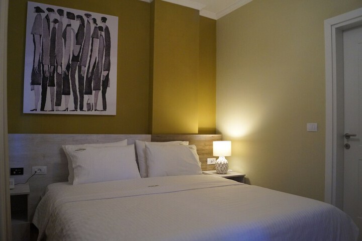 Room 8 of 50