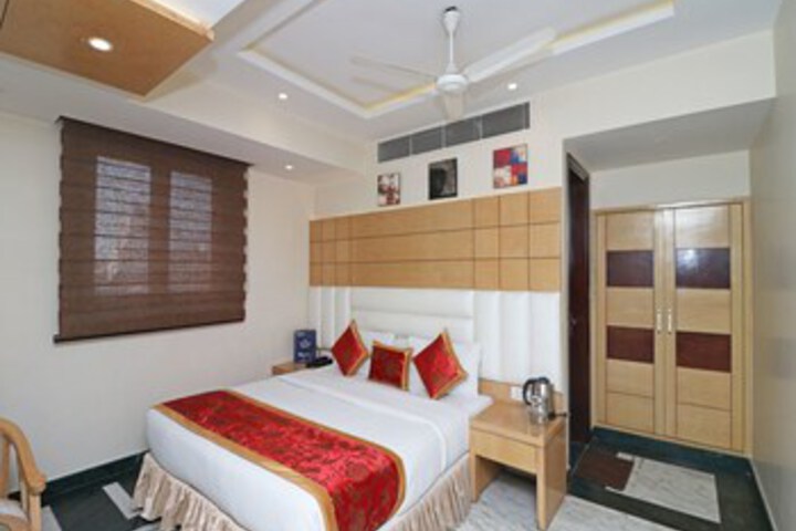 Room 7 of 24
