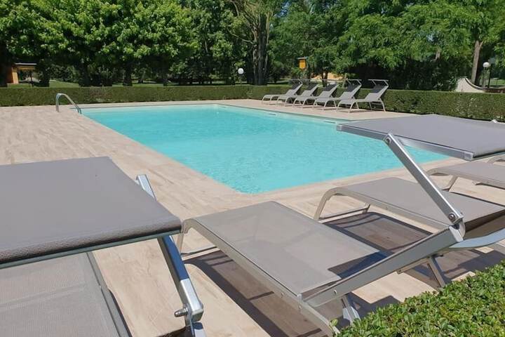 Pool 11 of 32
