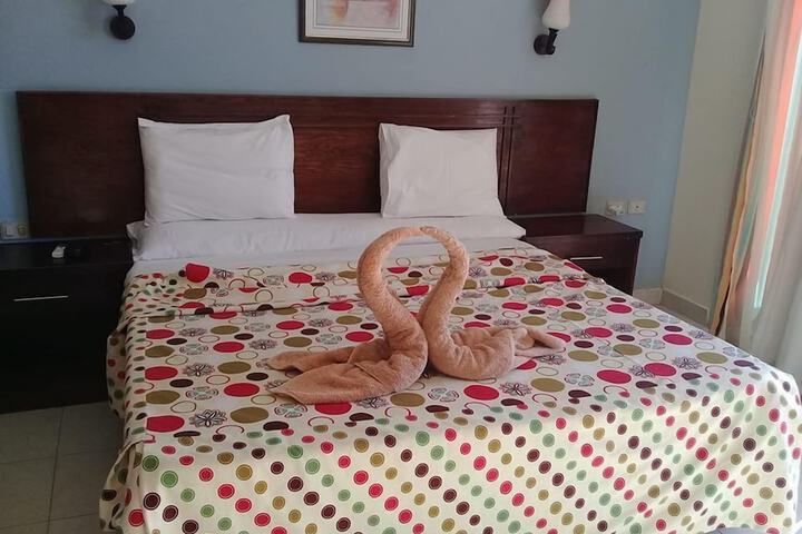Room 9 of 14