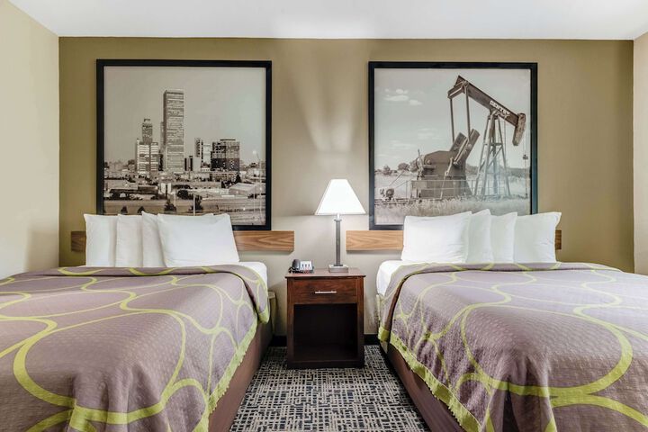 2 Queen Beds (12 of 12)