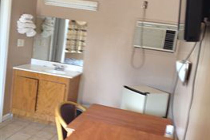 Room 9 of 11