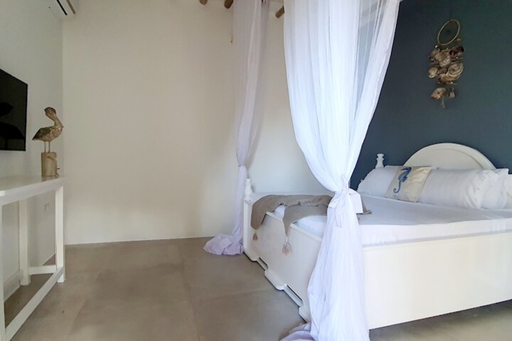 Room 5 of 30