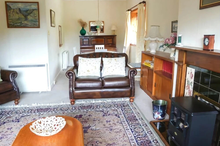 Room 6 of 10