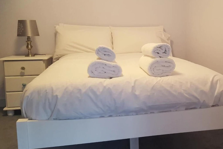 Room 4 of 7