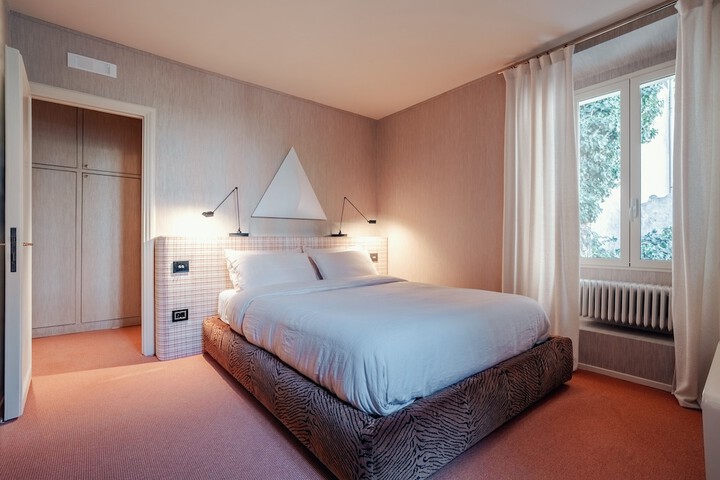 Room 2 of 63