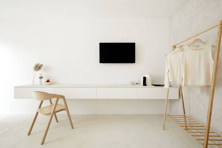 Room 17 of 38