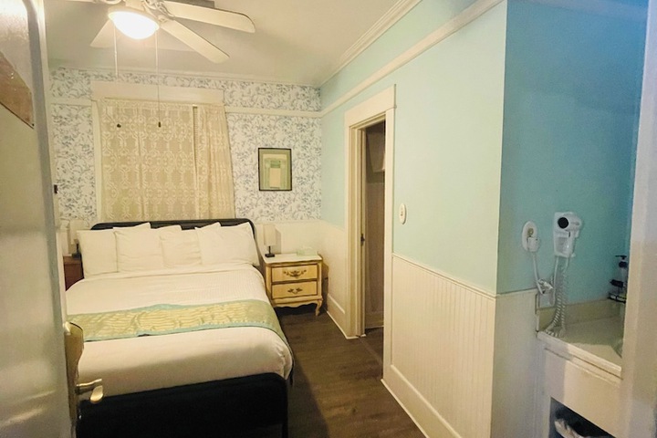 Room 48 of 68