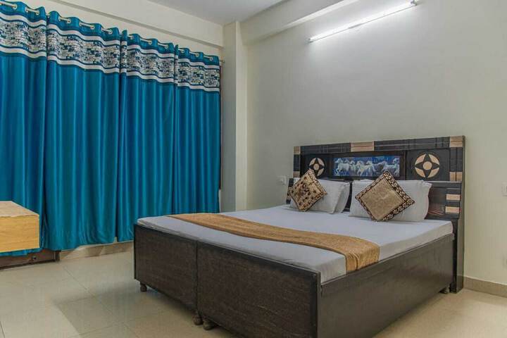 Room 8 of 32