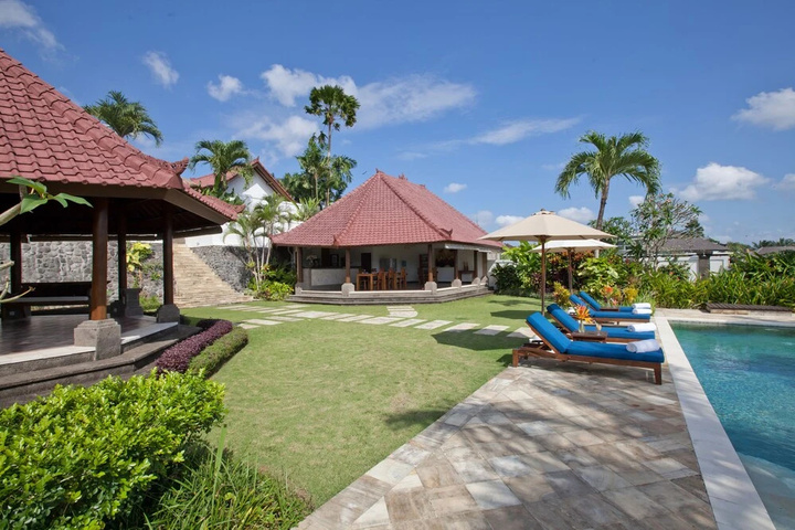 Hotel Pool