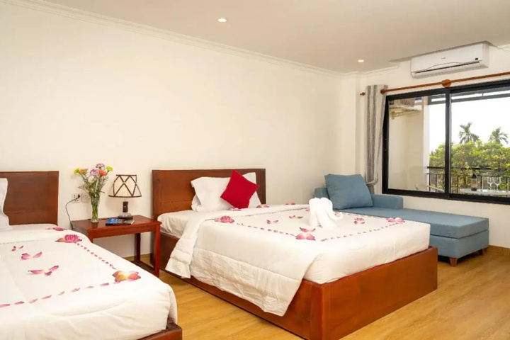 Room 4 of 10
