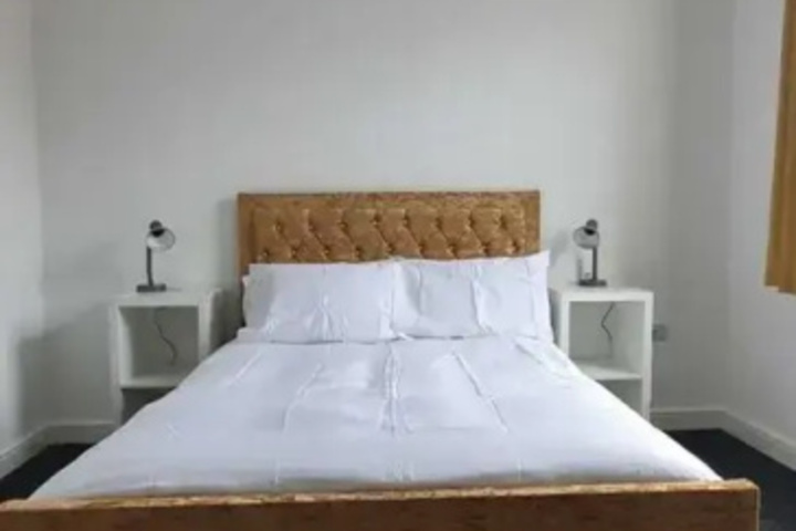 Room 5 of 17