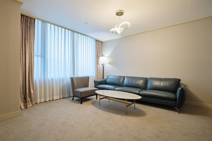 Room 16 of 48