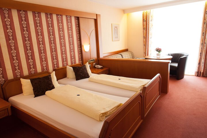 Room 6 of 50