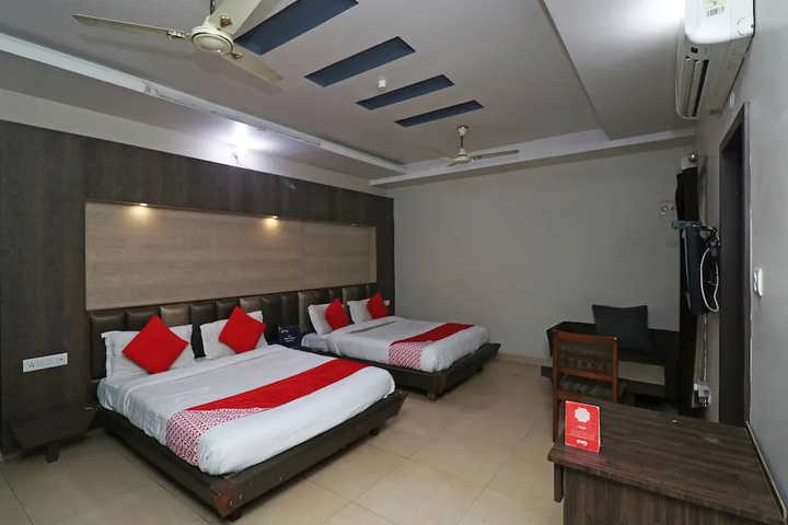 Room 5 of 17