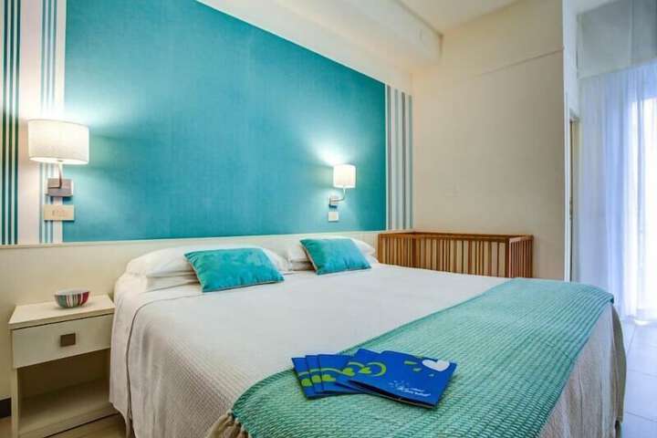 Room 16 of 32