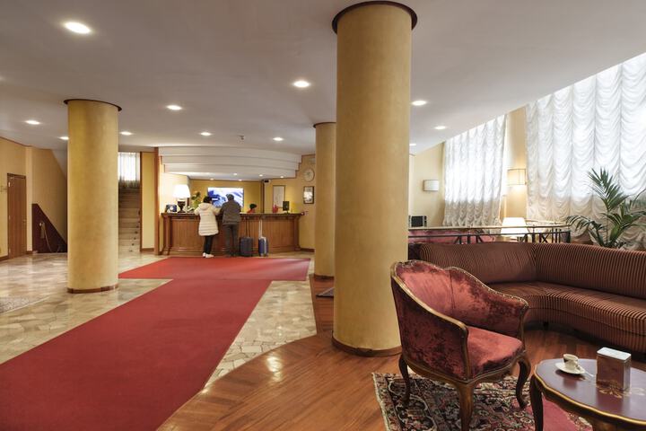 Entrance & Lobby